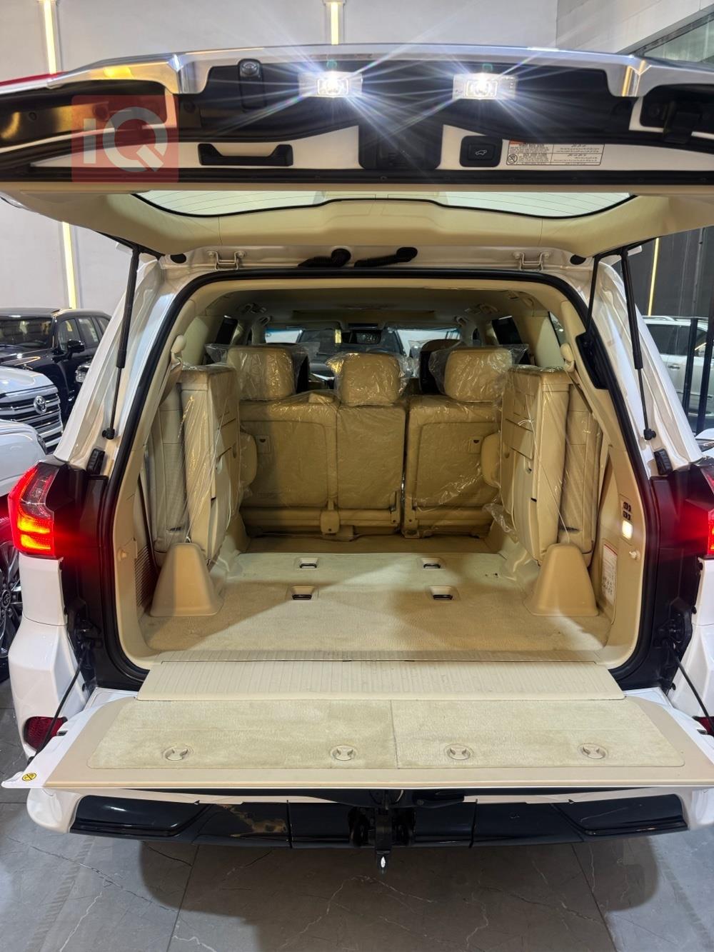 Lexus LX